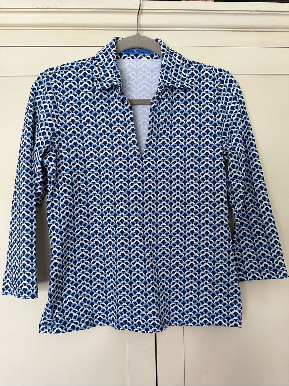 J. McLaughlin Blue White Patterned 3/4 Sleeve Collared V Neck Top Size XS